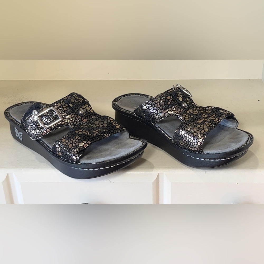 Alegria Women’s Peg Metallic Leather Slip On Sandals Size EU 37